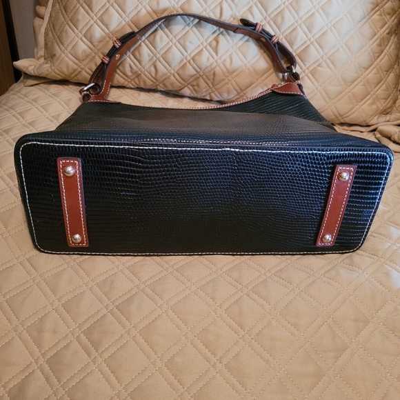 Dooney and Bourke handbag - Picture 3 of 9